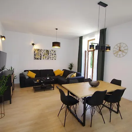 Bright & Modern 2-bedroom Flat In Apartmán Pula