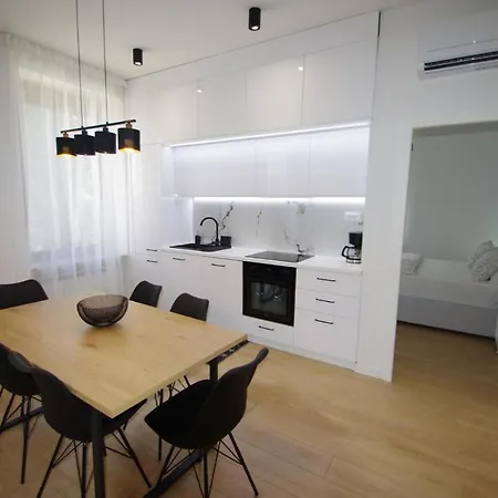 Apartment Bright & Modern 2-bedroom Flat In Pula
