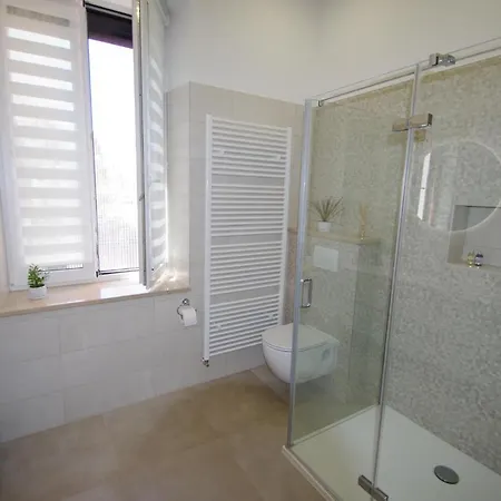 Bright & Modern 2-bedroom Flat In Pula