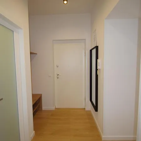 Bright & Modern 2-bedroom Flat In Apartment Pula