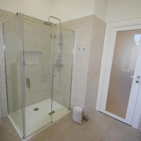 Apartment Bright & Modern 2-bedroom Flat In