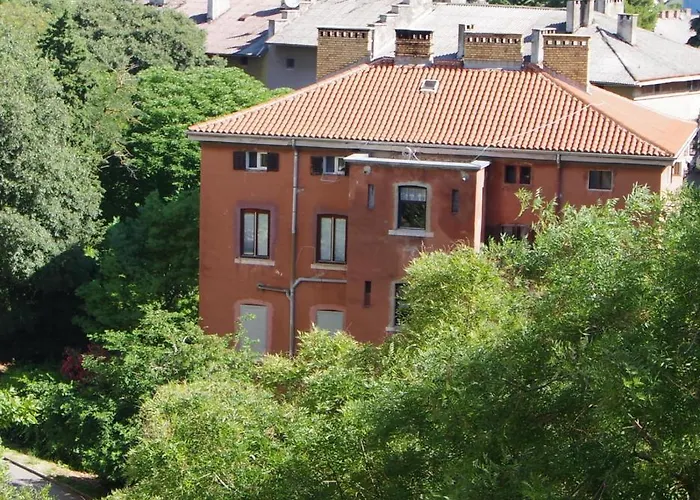 Apartment Bright&modern 2-bedroom Flat In *