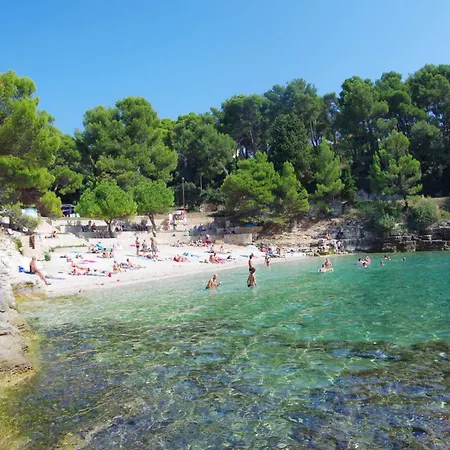 Bright & Modern 2-bedroom Flat In Apartament Pula