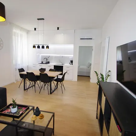 Διαμέρισμα Bright & Modern 2-bedroom Flat In *