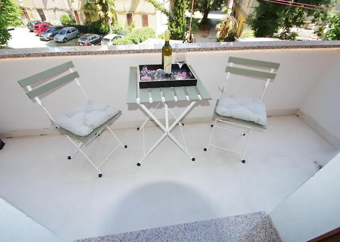 Bright & Modern 2-bedroom Flat In بولا
