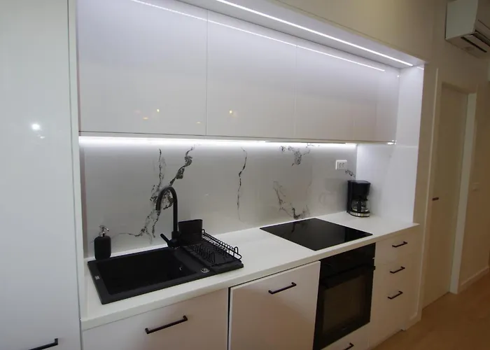 Bright & Modern 2-bedroom Flat In 풀라