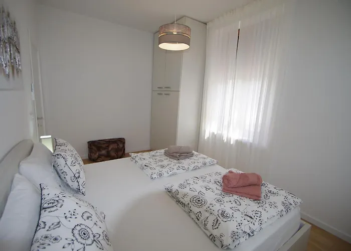 Bright & Modern 2-bedroom Flat In شقة بولا
